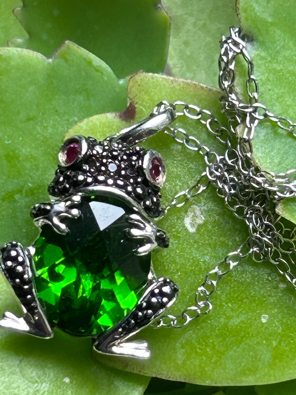 Sterling Silver Green Crystal with ruby red frog pendant necklace chain